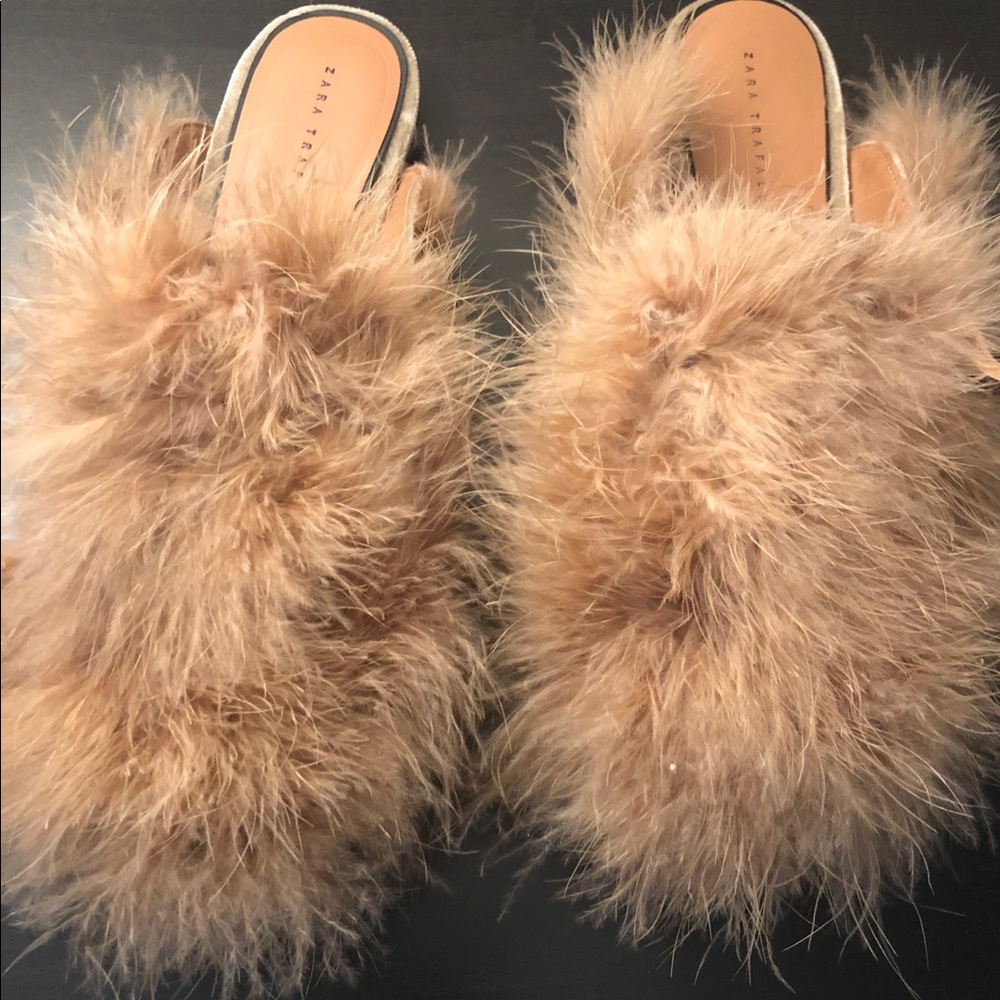SOLD ❌- ZARA Fur Slides size 39-